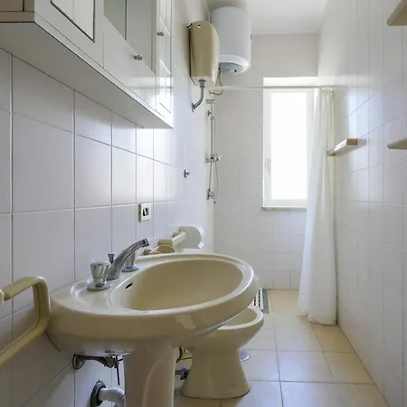 Apartment House , - Ariel Torre Canne